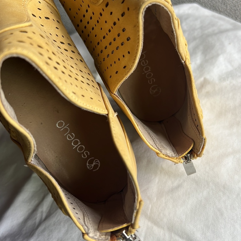 Sobeyo perforated block heel western bootie - butter yellow-size 10 - Picture 8 of 9